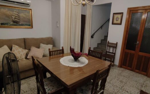 Estupenda casa en el pueblo de Cuevas Bajas (Málaga)