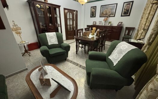 Estupenda casa en el pueblo de Cuevas Bajas (Málaga)