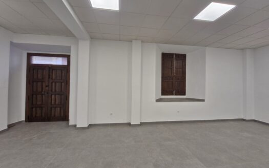 Estupendo local a estrenar en Antequera.