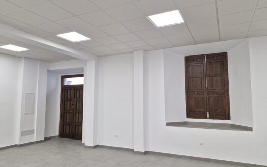 Estupendo local a estrenar en Antequera.