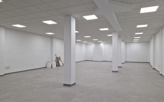 Estupendo local a estrenar en Antequera.