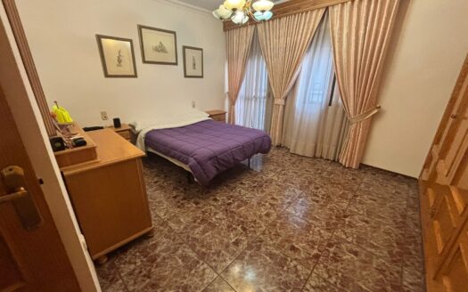 Casa de 3 plantas en el corazón de Antequera